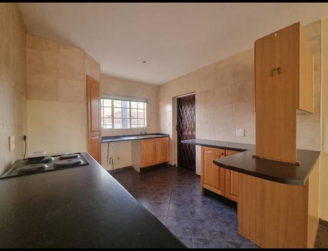 2 BEDROOM TOWNHOUSE FOR SALE IN WIERDAGLEN ESTATE